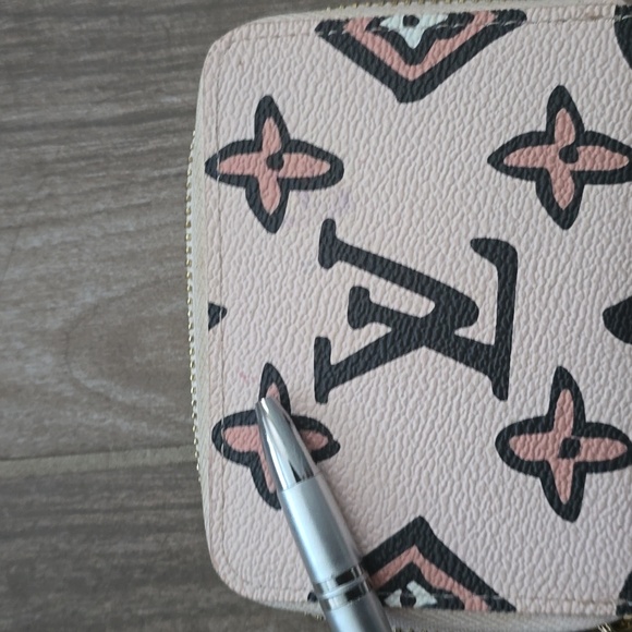 Louis Vuitton Wallet design for credit card - Picture 5 of 7